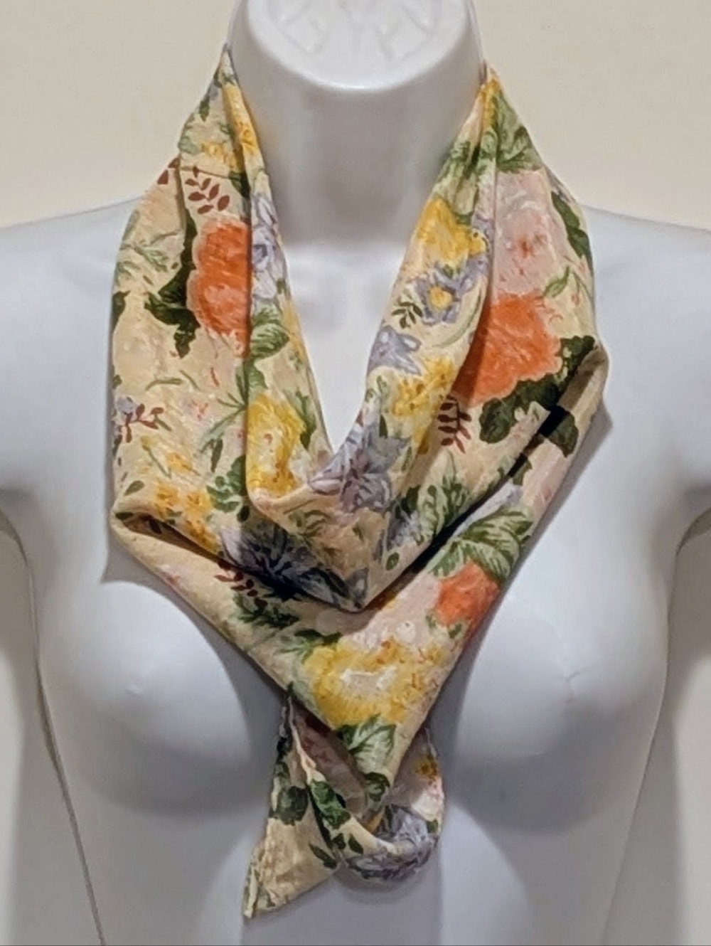 NWOT Beckwoman  20”x20” Butter Yellow and Blue Floral Ascot Scarf